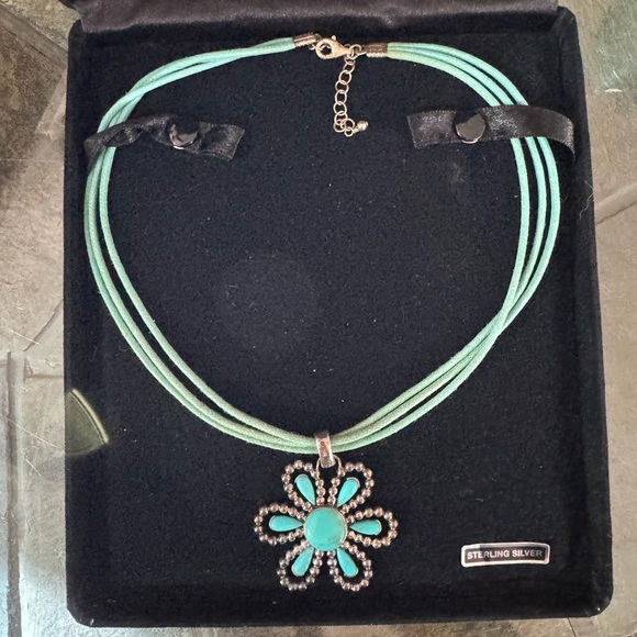Jewelry - Sterling Silver Turquoise Flower Pendant Necklace
